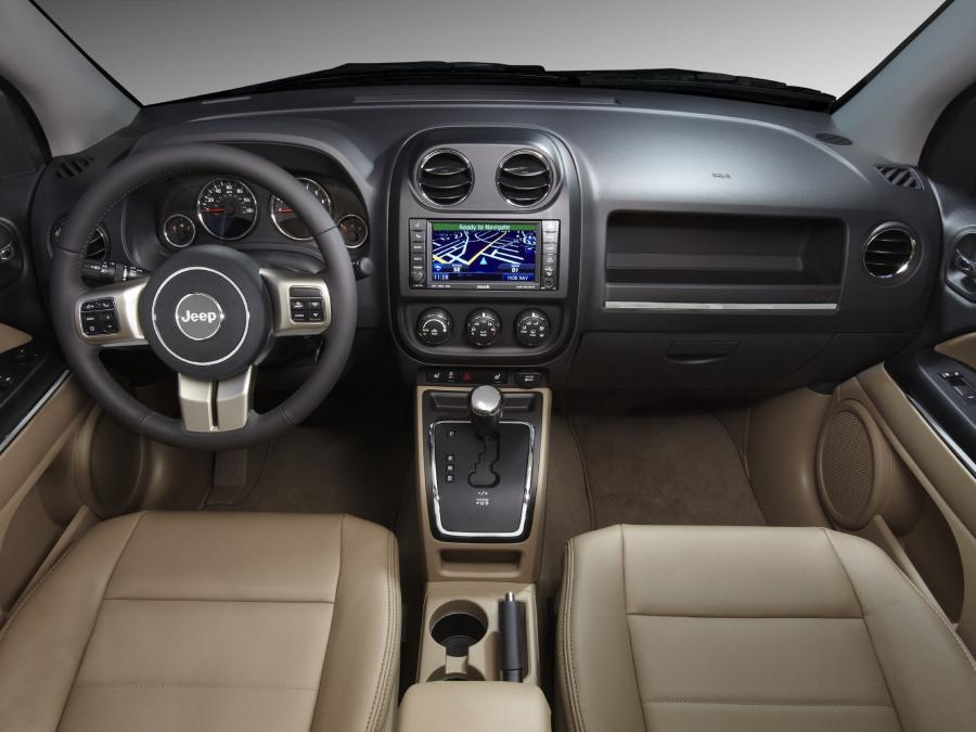  Jeep Compass 2010 года  (фото 7 из 17)